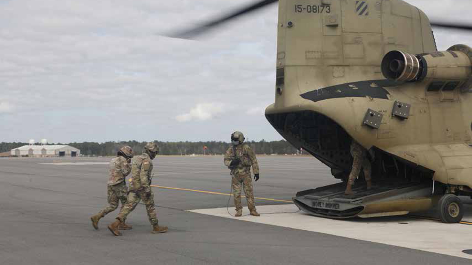 picture of 4 Soldiers conduct logistics airlift training in Georgia.